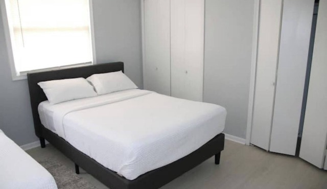 Newly Renovated Charming Family-Friendly Retreat in Harper Woods: