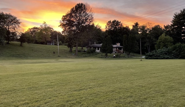 Newly renovated spacious private farmhouse 5 min from lake.