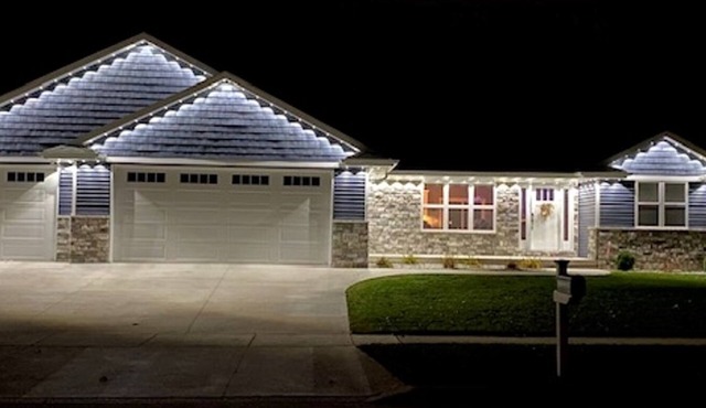 NFL Draft Special-Spacious 4-bedroom house in delightful Manitowoc with AC, WiFi