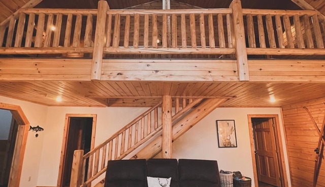 North Pines Lodge Private Hot Tub Private Sauna and hiking trails!