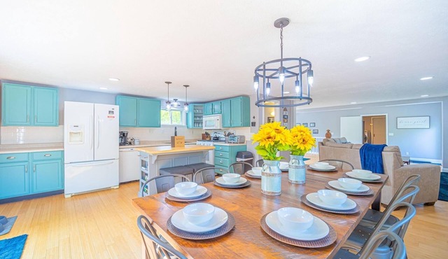 North Retreat Oasis-Hot Tub, Dogs Ok, Boyne, Petoskey, Charlevoix, Skiing