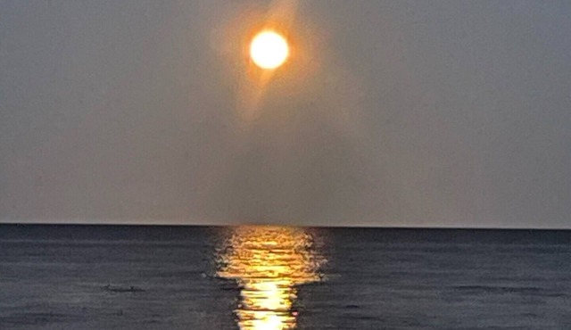 Northshore Retreat - On Lake Michigan, beautiful sunsets, gorgeous views.