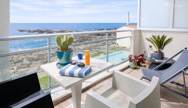 Oceanfront studio with swimming pool in La Chaume