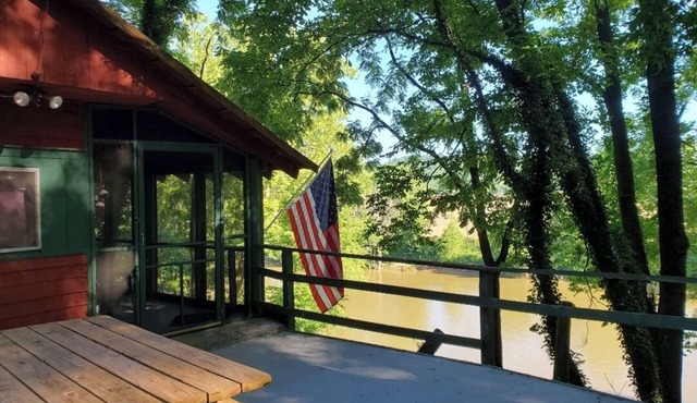 On The Rocks! Little River cabin sitting high on the banks of the White River