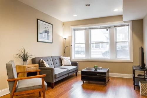 ONE ROOM in AN APT HAVEN