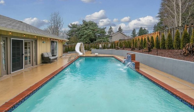 Open & Spacious Resort w Hot tub ★ Basketball Court ★ Pingpong in Vancouver
