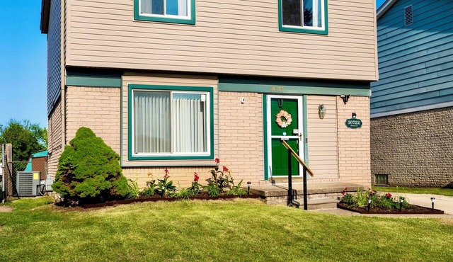 Peaceful 3-Bedroom Getaway in Madison Heights – Ideal for Families & Groups