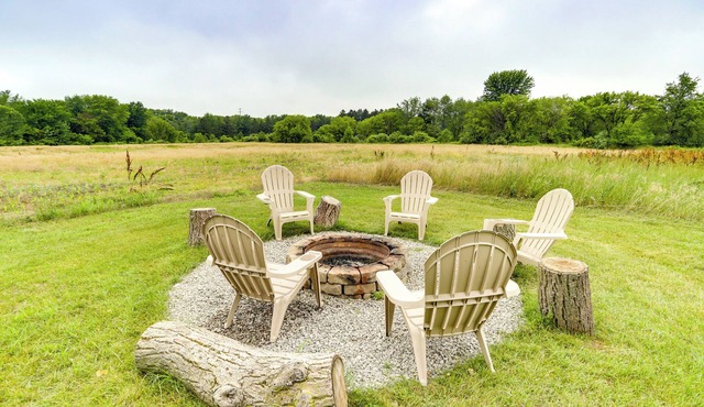 Peaceful Benton Harbor Getaway Near Lake Michigan!