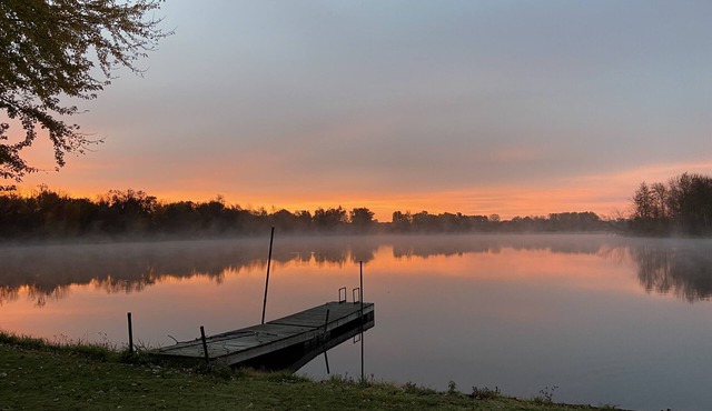 Peaceful lake cottage retreat just a short drive from Grand Rapids and Newaygo