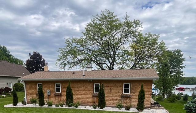 Peaceful luxury on the Kimball lake, perfectly unwound with outdoor shower.