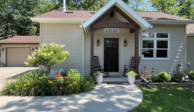Peaceful Parkside Retreat with AC and WIFI…just steps away from Lake Michigan