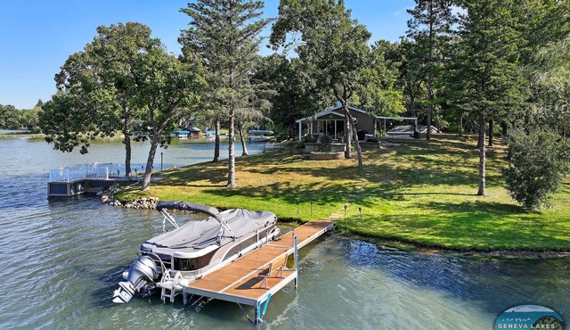 Peninsula Paradise 230' Lakefront, 2 Piers, Fire Pit, Kayaks, Panoramic Views