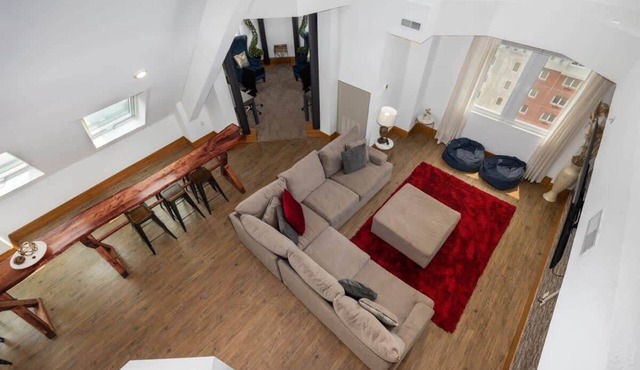 Penthouse Luxury! Stunning King Bed Suite at Grand Castle