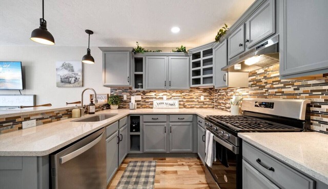 Pet-Friendly Farmhouse 2 Bedroom Near UWW Campus, Starin Park, & Kettle Moraine!
