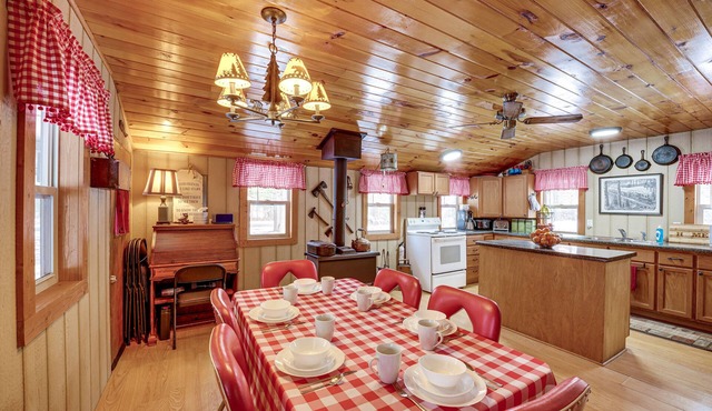 Pet-Friendly Irons Cottage w/Fire Pit & Fireplace