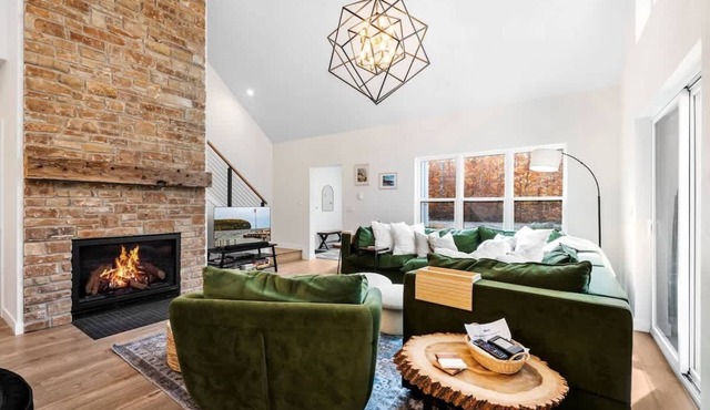 Pet-Friendly Modern Retreat · Woods · Ellison Bay