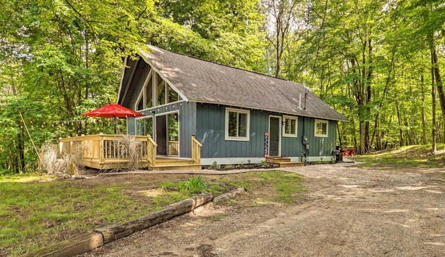 Pet-Friendly Stanwood Sanctuary w/Fire Pit!