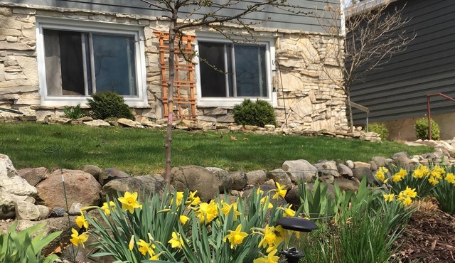 Pewaukee Lake View - Convenient Location - Indoor And Outdoor Spaces!