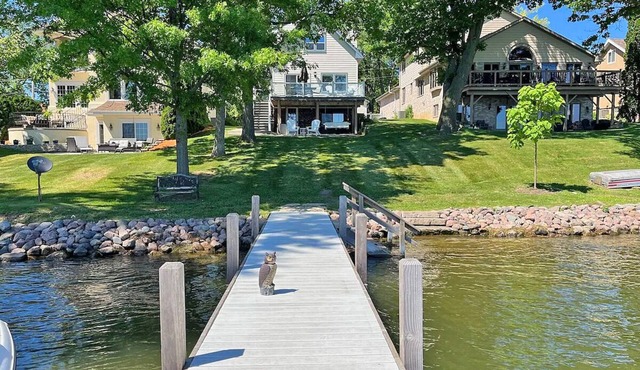 Pewaukee Lakefront Retreat: Pontoon+Jet Ski Available: Private Pier: Sleeps 8