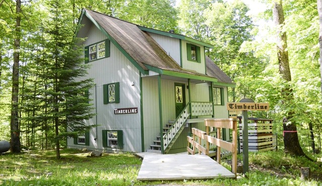 Picturesque, clean, roomy chalet with great views and a hot tub