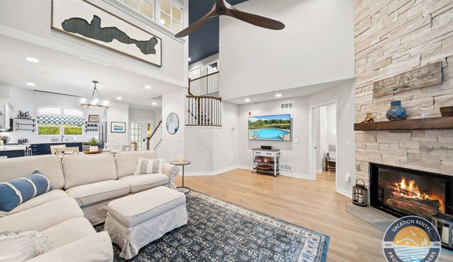 Pool, Beach Walk & Lake Views in Fontana