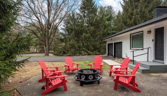 Pool Table Fire Pit Bar King Sleeps 22 in Galena