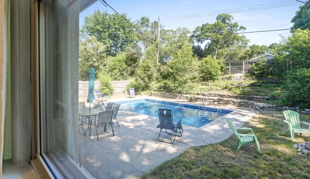 Poolside Escape | 5 Bed, 2 Bath