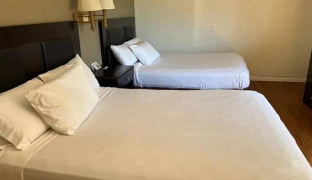 Posh Inn & Suites