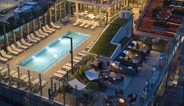 Premium 2BR Apartments in Lincoln Park