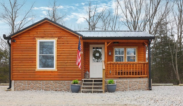 Private Cabin - Hiking. Getaway. Near the ARK. No Cleaning Fees