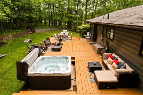 Private & Convenient-Hot tub-Fire Pit-Game room!