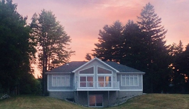 PRIVATE LAKE PROPERTY: The Sunrise Lake House - soft sand and relaxation