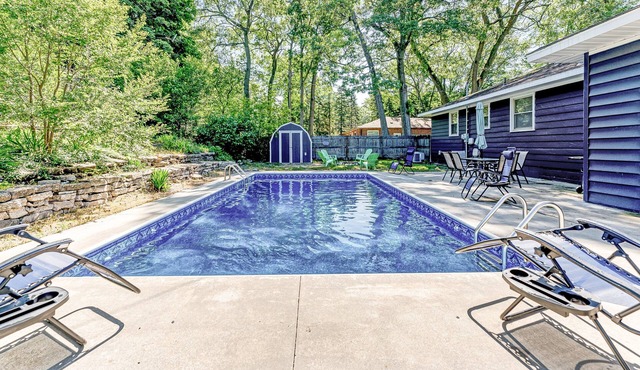 Private pool, close to Lake Michigan Beaches