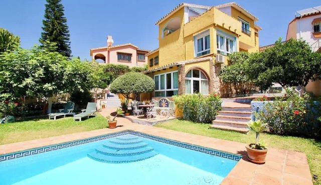 Private Pool Villa by Costarentals - Ref 249