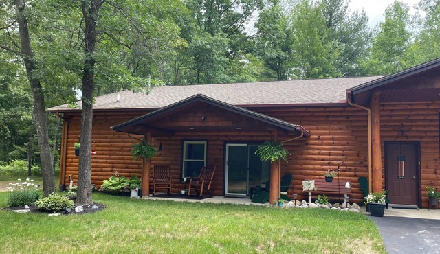 Private setting in the woods on the Rifle River. 8 mi from Dream &Nightmare