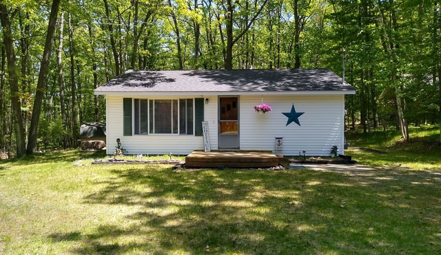 Private Up North getaway - short walk to lake
