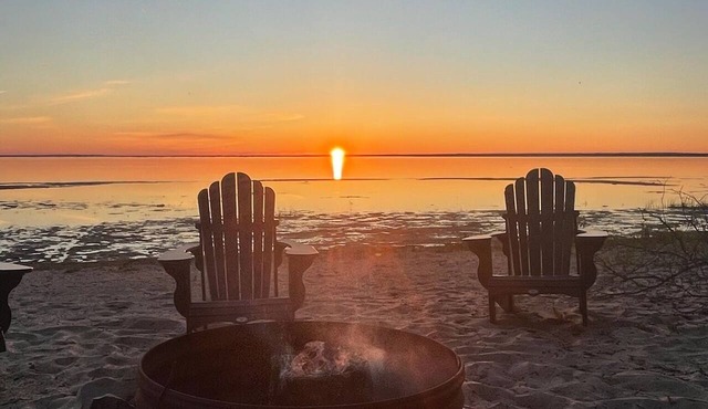 PT'S Beach House- Lake Huron Getaway, view of Mackinac Bridge