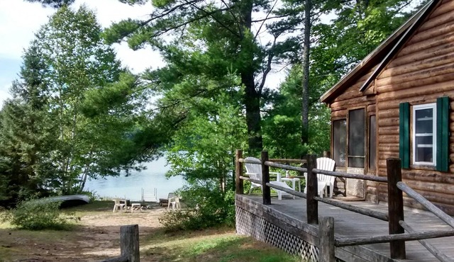 Pure UP! Secluded Lakefront Natural Retreat Centered near most attractions.