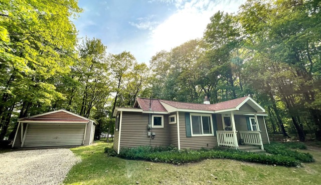 Quaint Cottage on the Sandy Shores of Lake Michigan