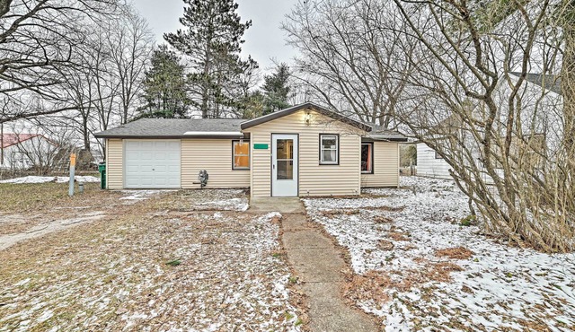 Quaint Frederic Home: Ski, Boat + Hike Nearby