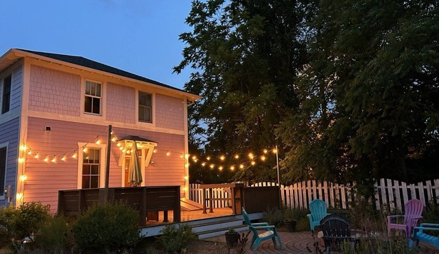 Quiet Beachwalk Home w/Main Floor ensuite, Firepit + Deck