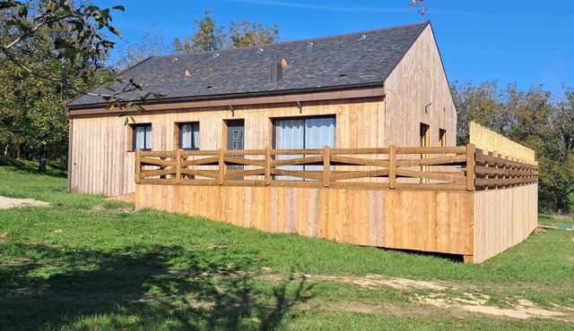 Quiet cottage in Périgord Noir with heated pool in winter in Beauregard-de-Terrasson