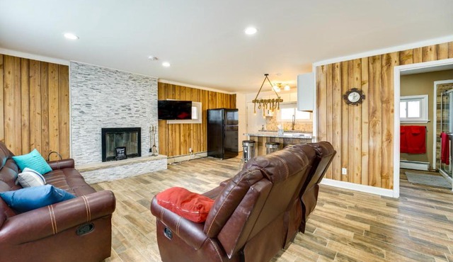 Quiet Country Home By Shay Lake!