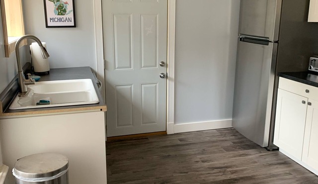 Quiet, Spacious Apt in the Heart of Marquette!