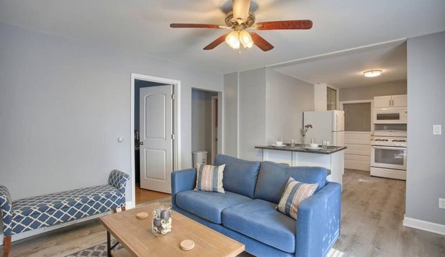 Quiet Updated Cottage in Urbana Near UIUC Campus