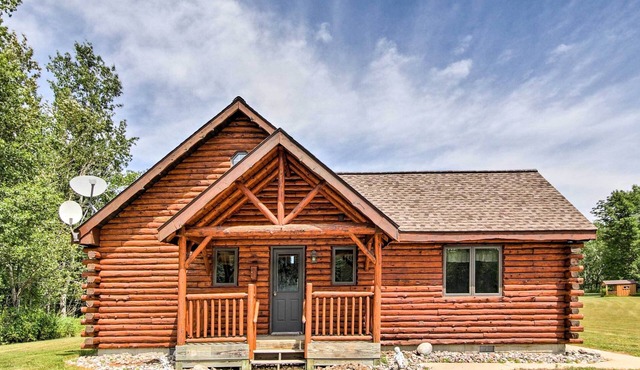 Rapid River Log Cabin w/Loft on 160 Scenic Acres