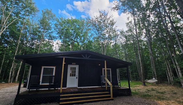Rapid River Retreat Cottage - 3 Bed, 2 Bath, 2.5 acres, & Hot Tub