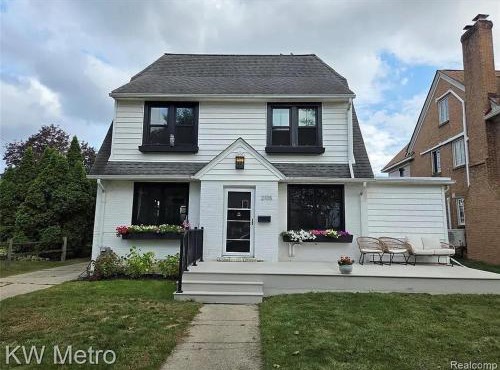 Recently Renovated 1924 DUTCH in Royal Oak