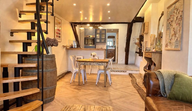 Refined and Elegant Apartment for 2 to 4 Guests – City Center