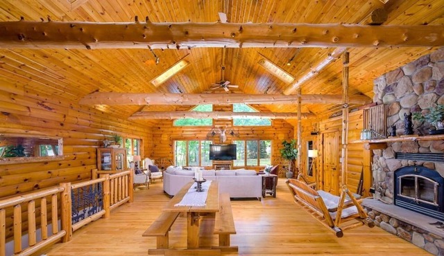 Relaxing Rustic Retreat - sleeps 12 4 BR 4 Bath in Appleton